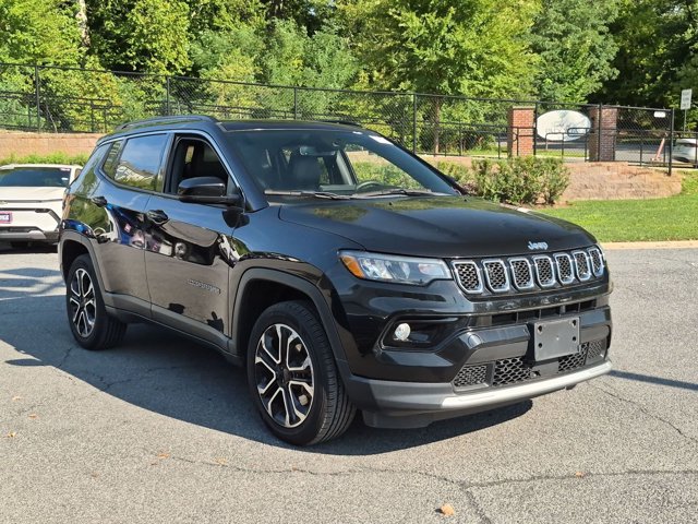 Used 2023 Jeep Compass Limited w/ Sun and Sound Group AWD/4WD image 3