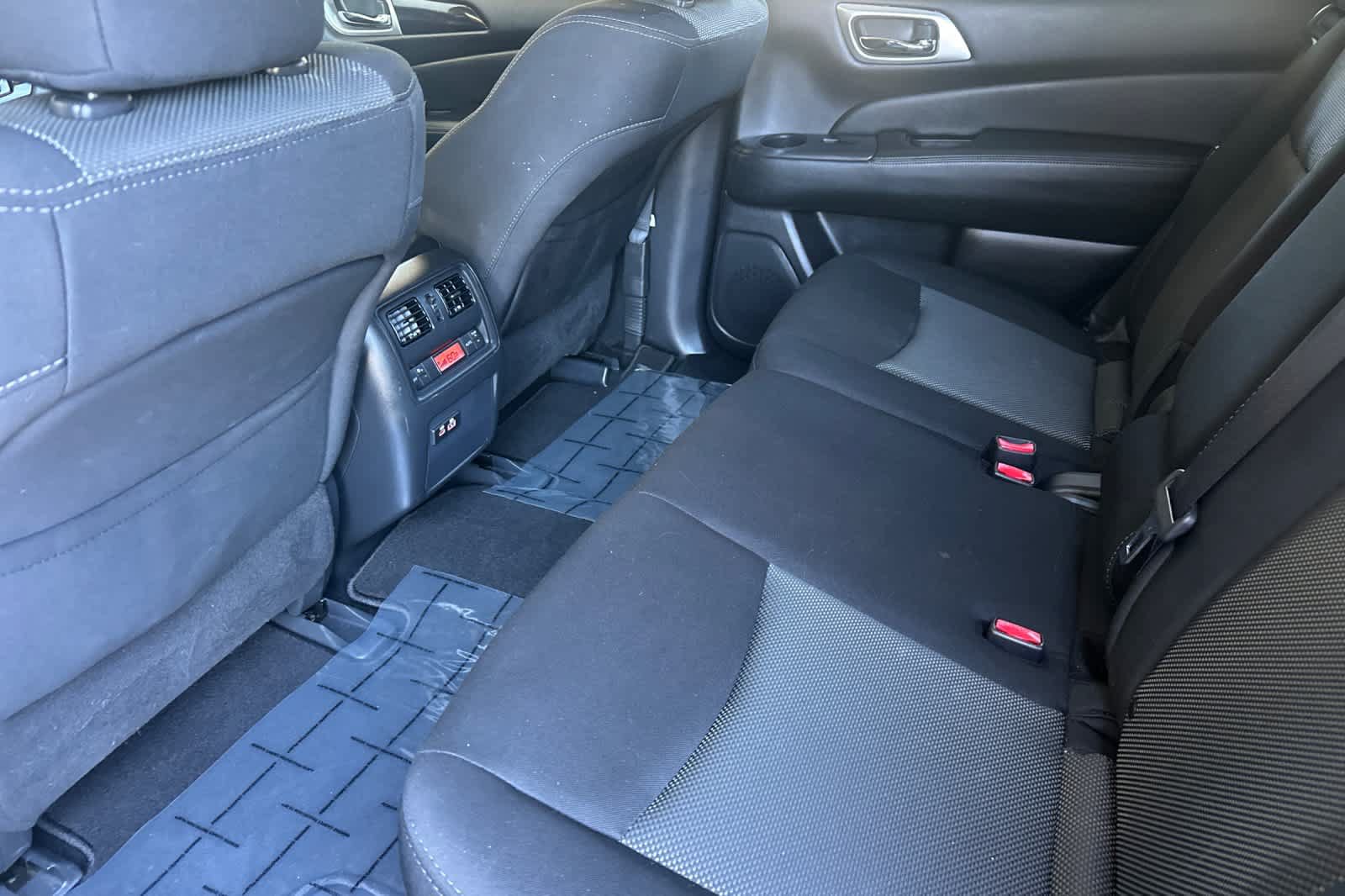 Used 2020 Nissan Pathfinder S AWD/4WD image 4