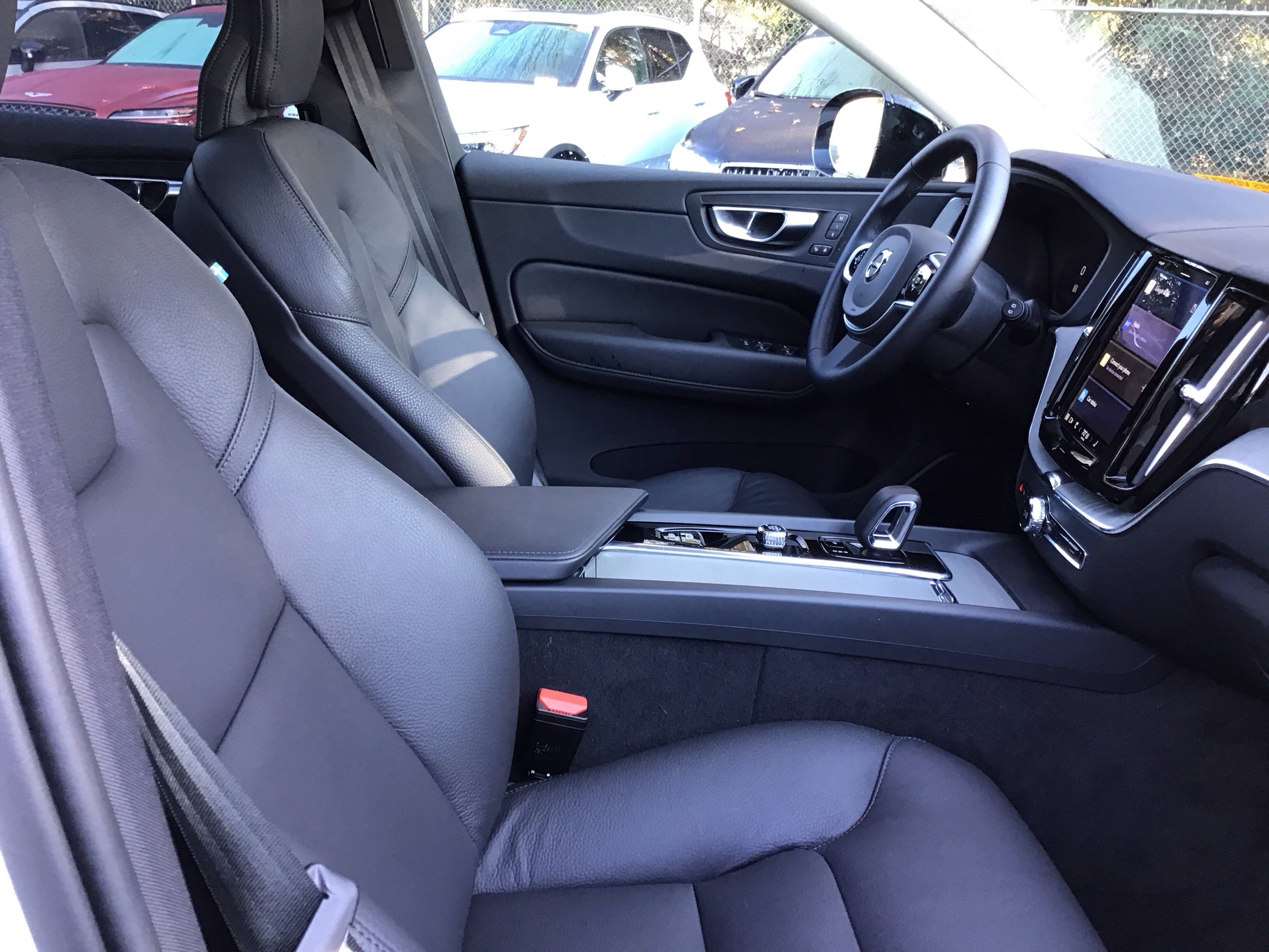 Certified 2025 Volvo XC60 B5 Plus image 34