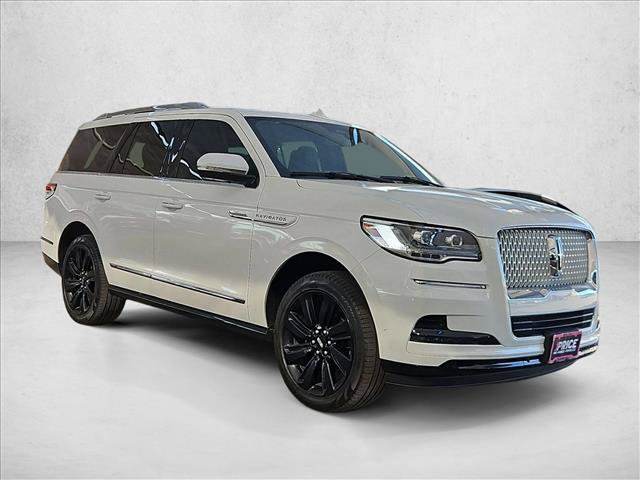 Used 2024 Lincoln Navigator Reserve AWD/4WD image 3