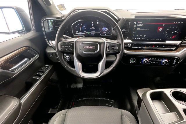 Used 2022 GMC Sierra 1500 Elevation w/ X31 Off-Road Package AWD/4WD image 4