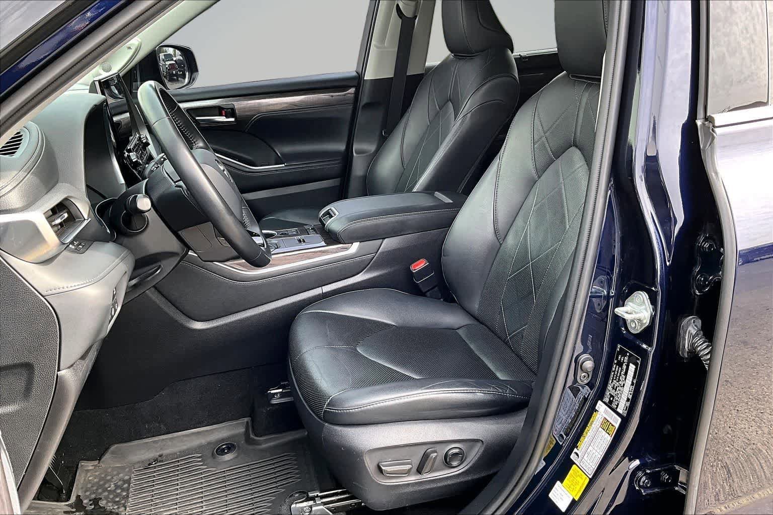Used 2020 Toyota Highlander Platinum AWD/4WD image 11