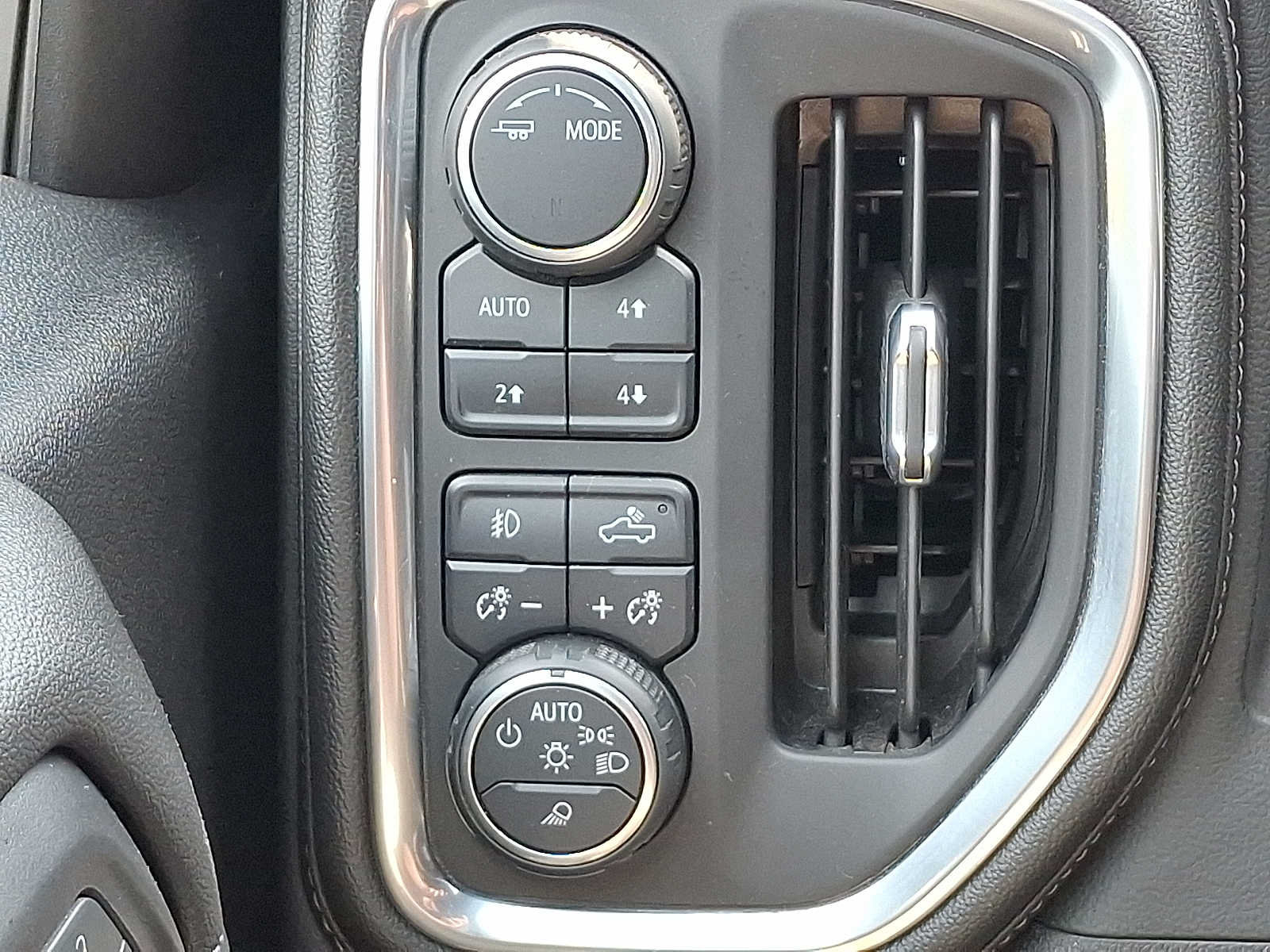 Used 2021 Chevrolet Silverado 1500 LTZ w/ LTZ Premium Package AWD/4WD image 25