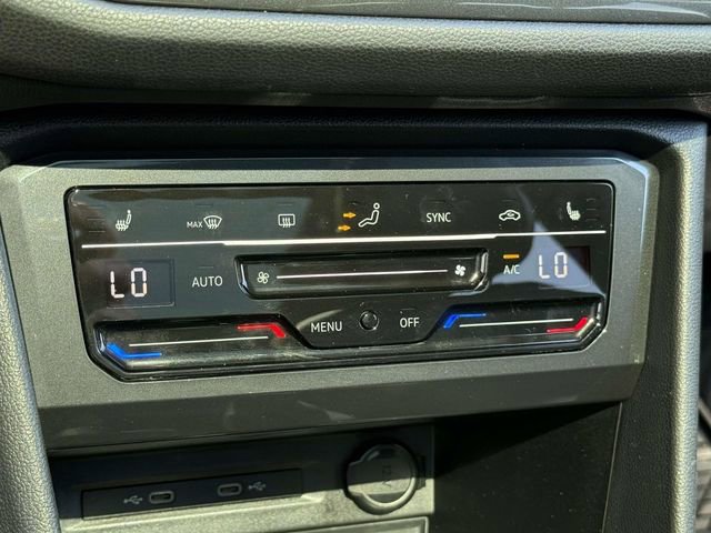 Used 2022 Volkswagen Tiguan SE w/ Panoramic Sunroof Package AWD/4WD image 17
