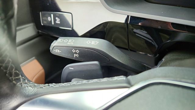 Used 2024 Audi Q8 e-tron Premium Plus w/ Premium Plus Package image 40