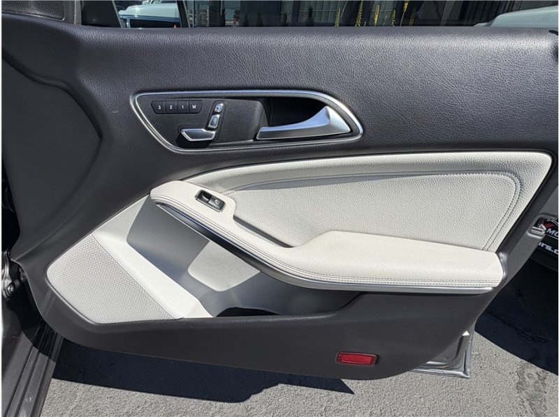 Used 2018 Mercedes-Benz CLA 250 image 21