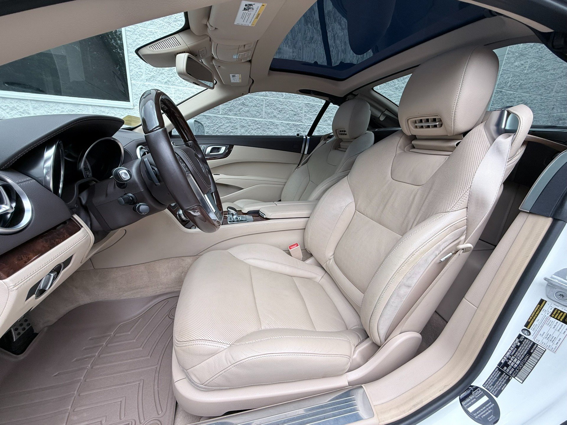 Used 2015 Mercedes-Benz SL 550 image 16