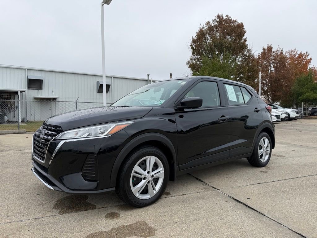 Used 2025 Nissan Kicks Play S image 1
