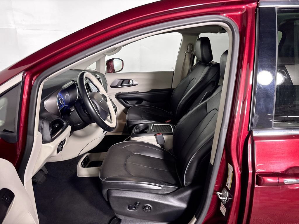 Used 2018 Chrysler Pacifica Limited FWD image 11