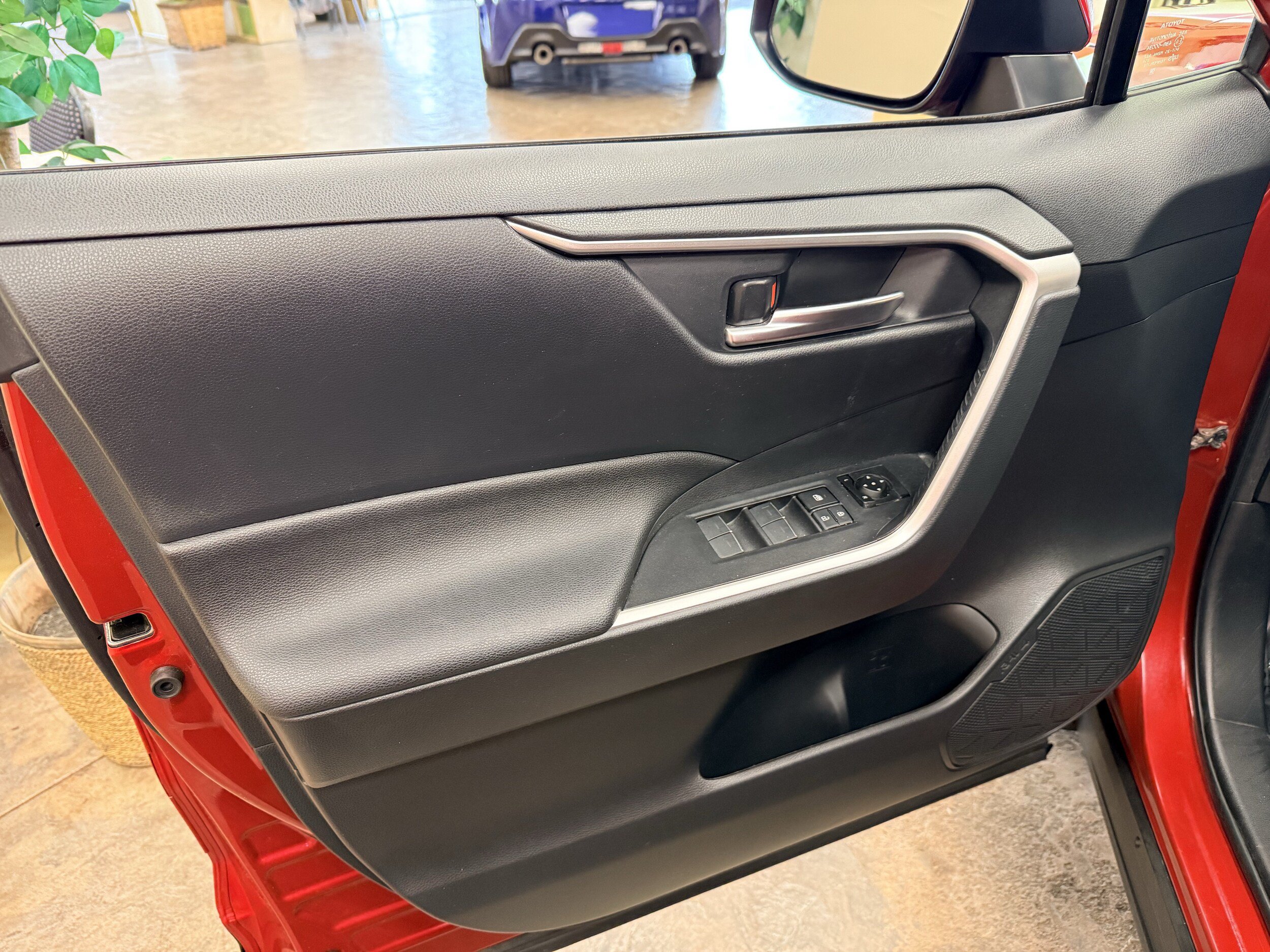 Used 2024 Toyota RAV4 SE w/ Weather & Moonroof Package AWD/4WD image 9