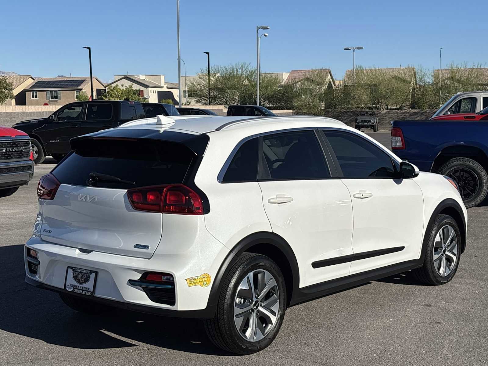 Used 2022 Kia Niro EX image 9