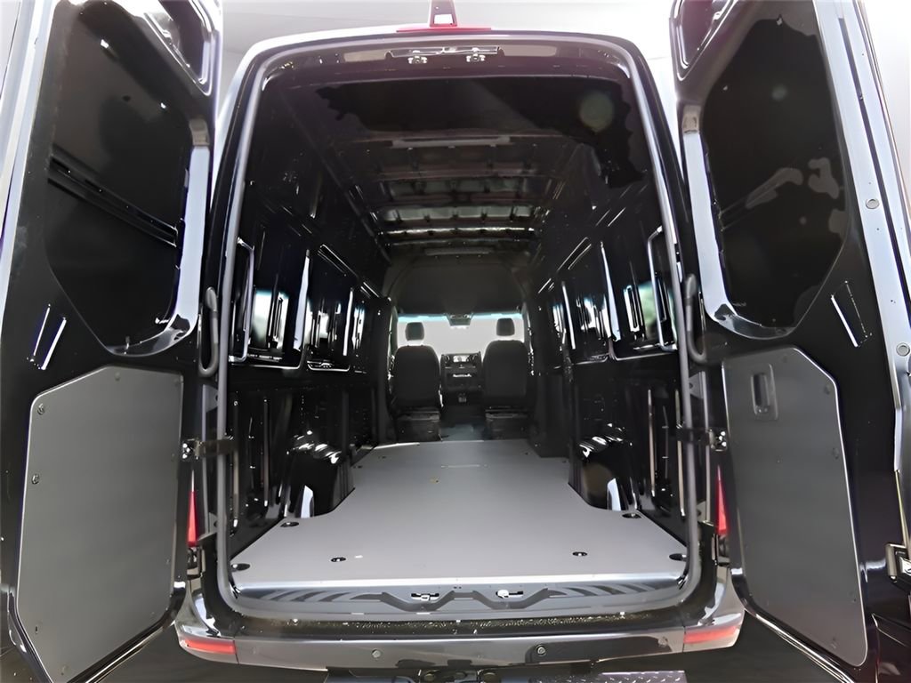 Used 2024 Mercedes-Benz Sprinter 2500 image 13
