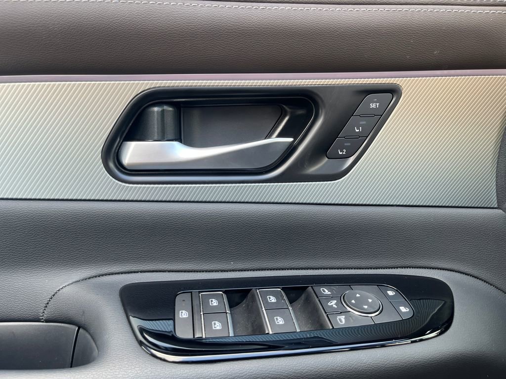 Certified 2025 Nissan Murano Platinum w/ Cargo Package image 15