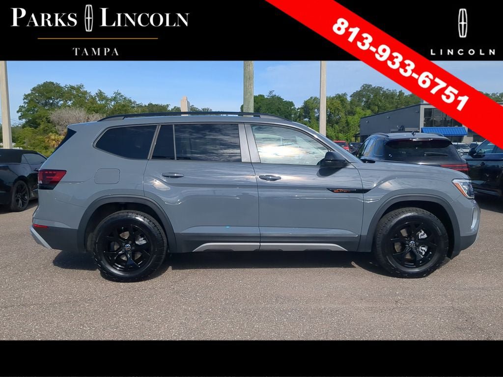 Used 2025 Volkswagen Atlas Peak Edition SE AWD/4WD image 3
