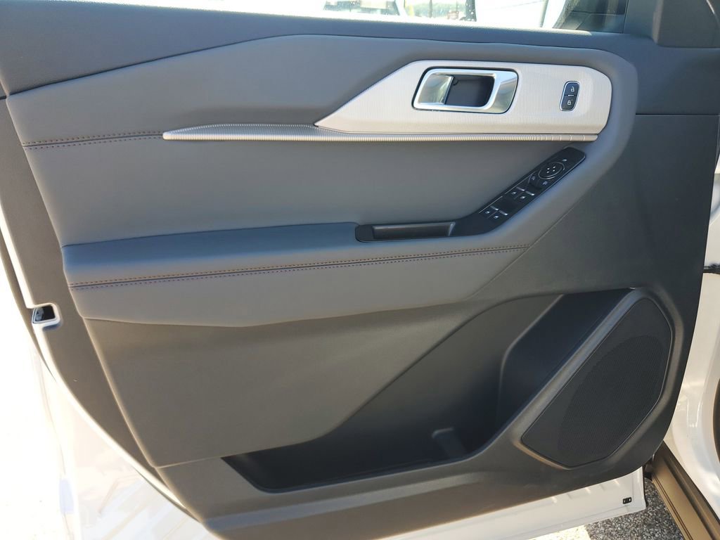 New 2025 Ford Explorer Active image 14
