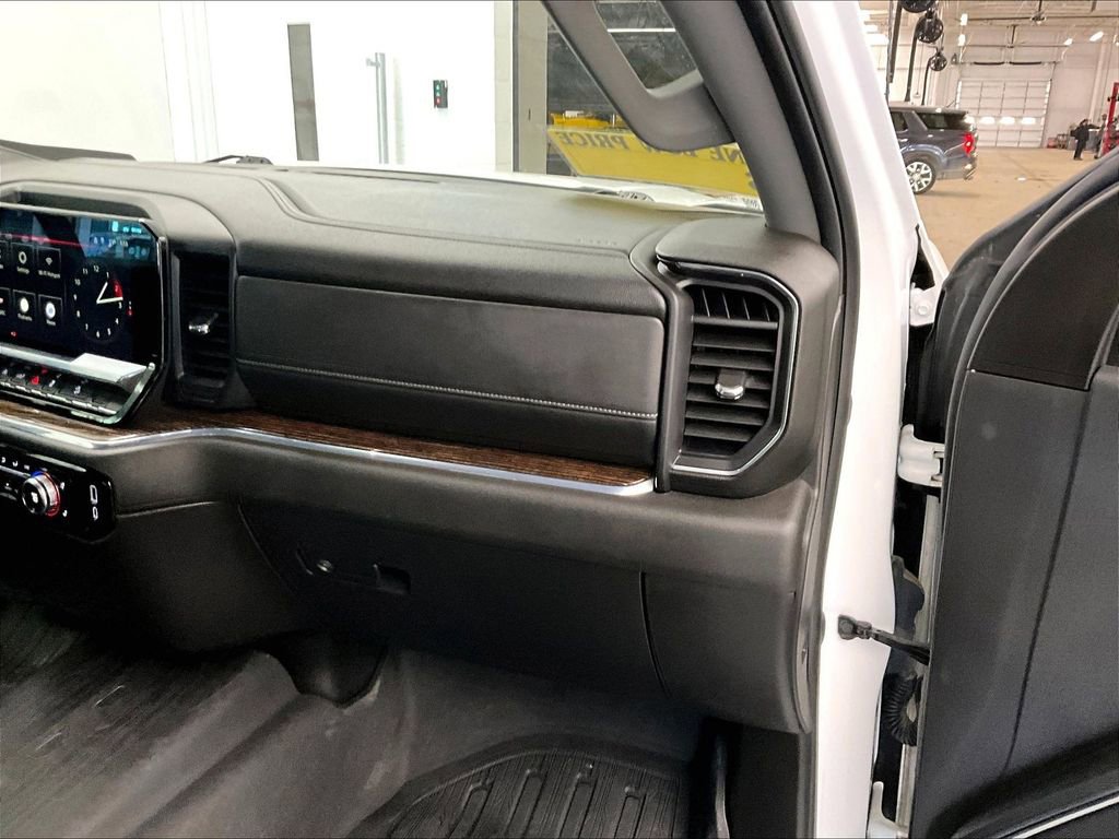 Used 2024 GMC Sierra 1500 Elevation image 13