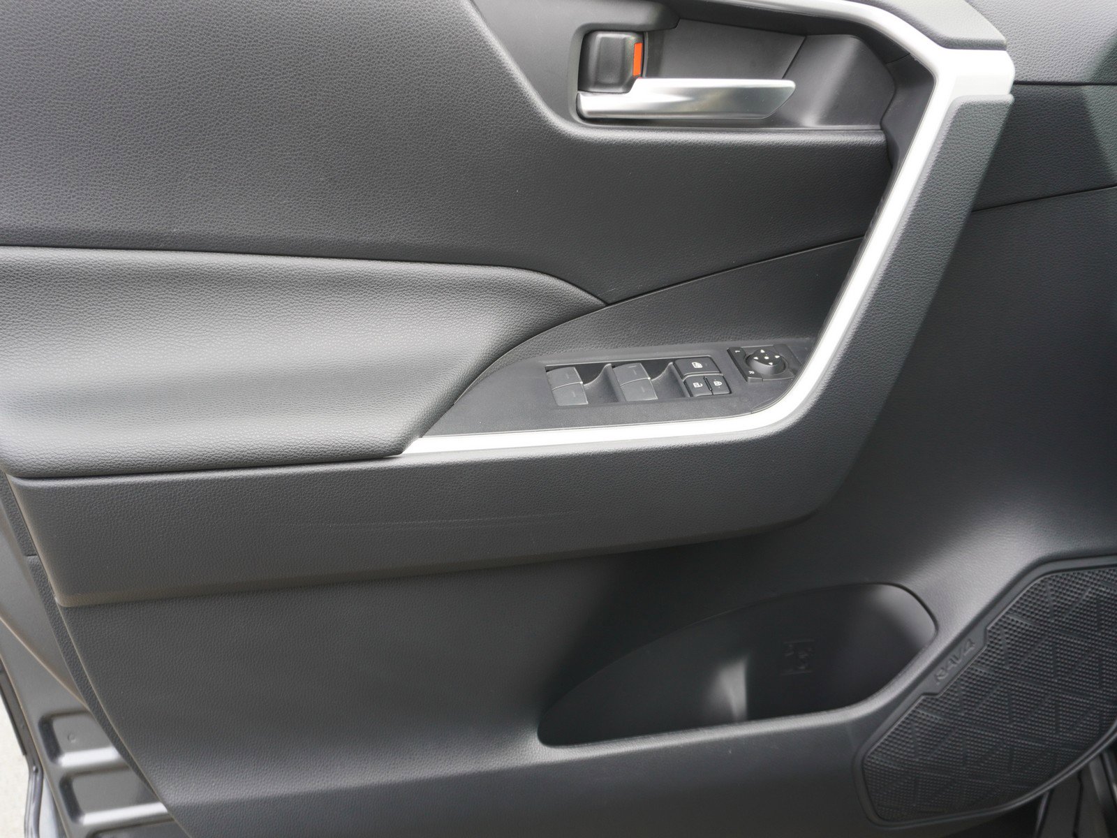 Used 2025 Toyota RAV4 XLE image 20