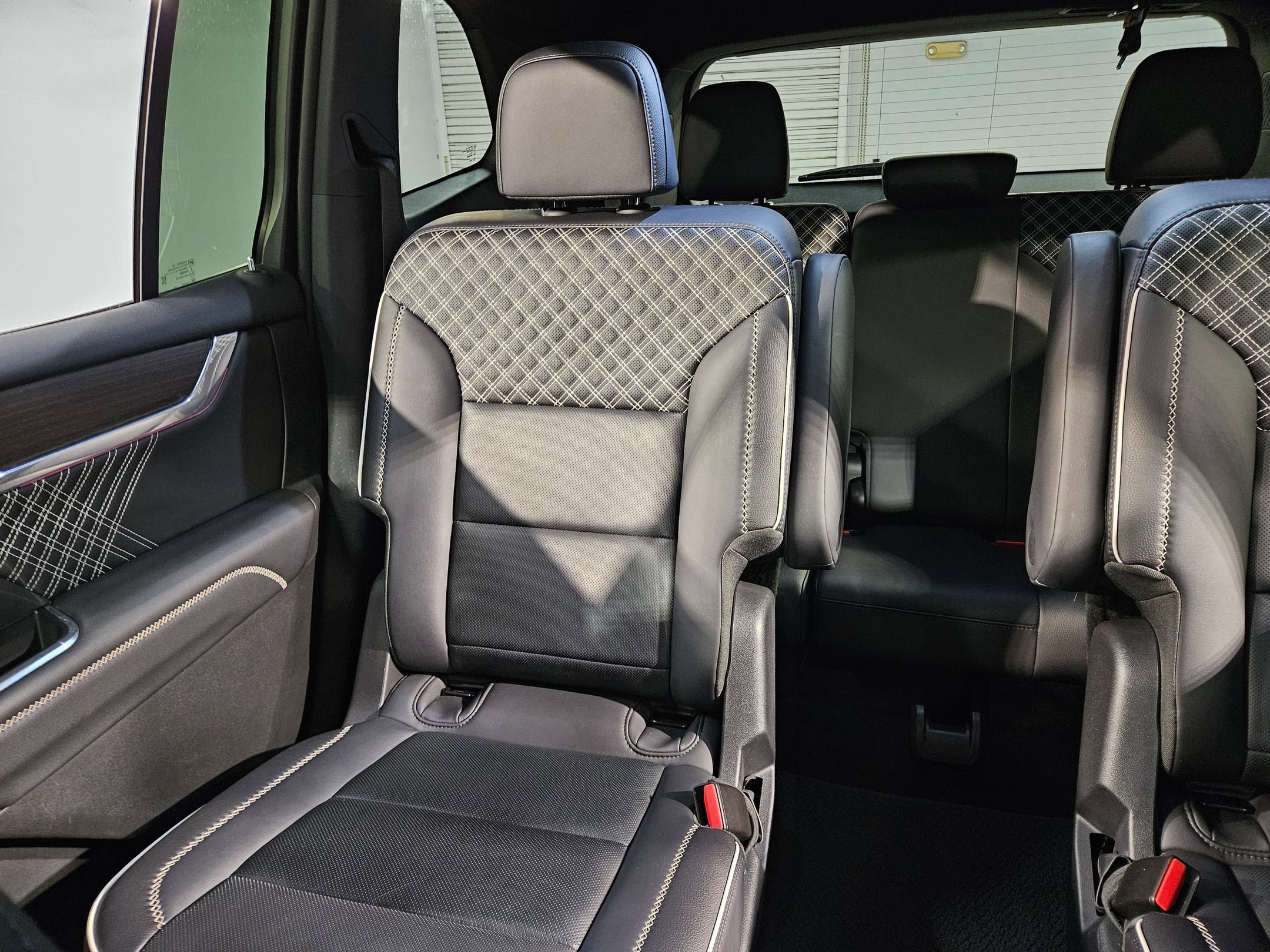 Used 2024 GMC Acadia Denali AWD/4WD image 12