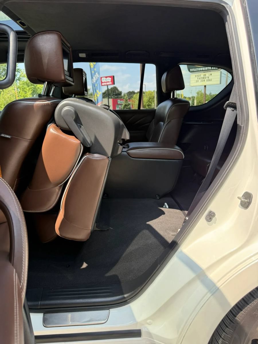 Used 2015 INFINITI QX80 4WD w/ Limited Package image 13