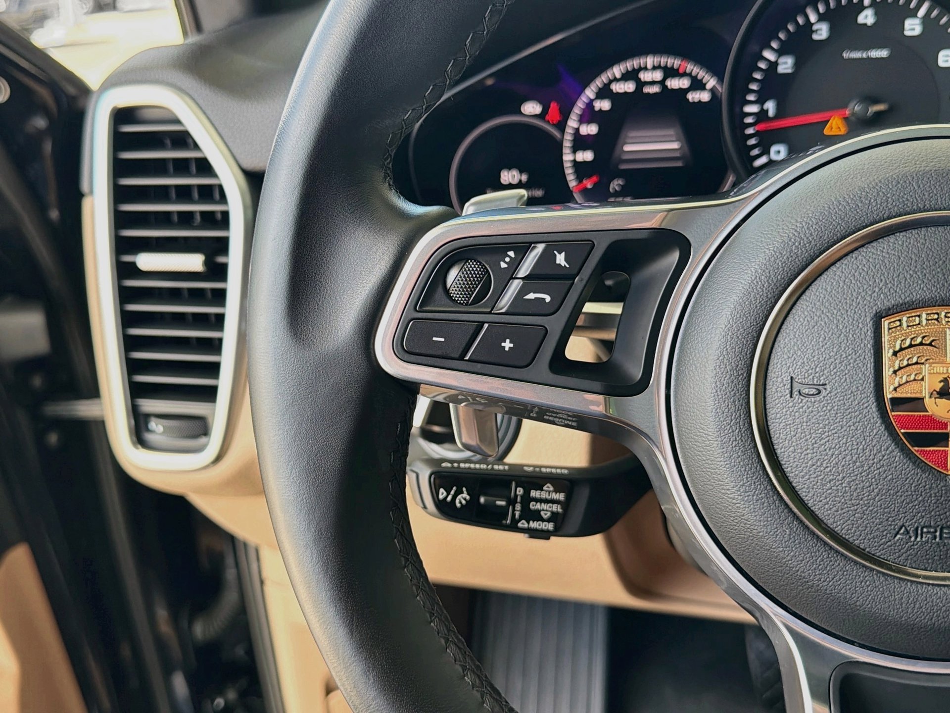 Used 2022 Porsche Cayenne AWD/4WD image 34