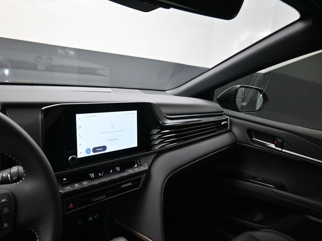 Used 2025 Toyota Camry SE image 11