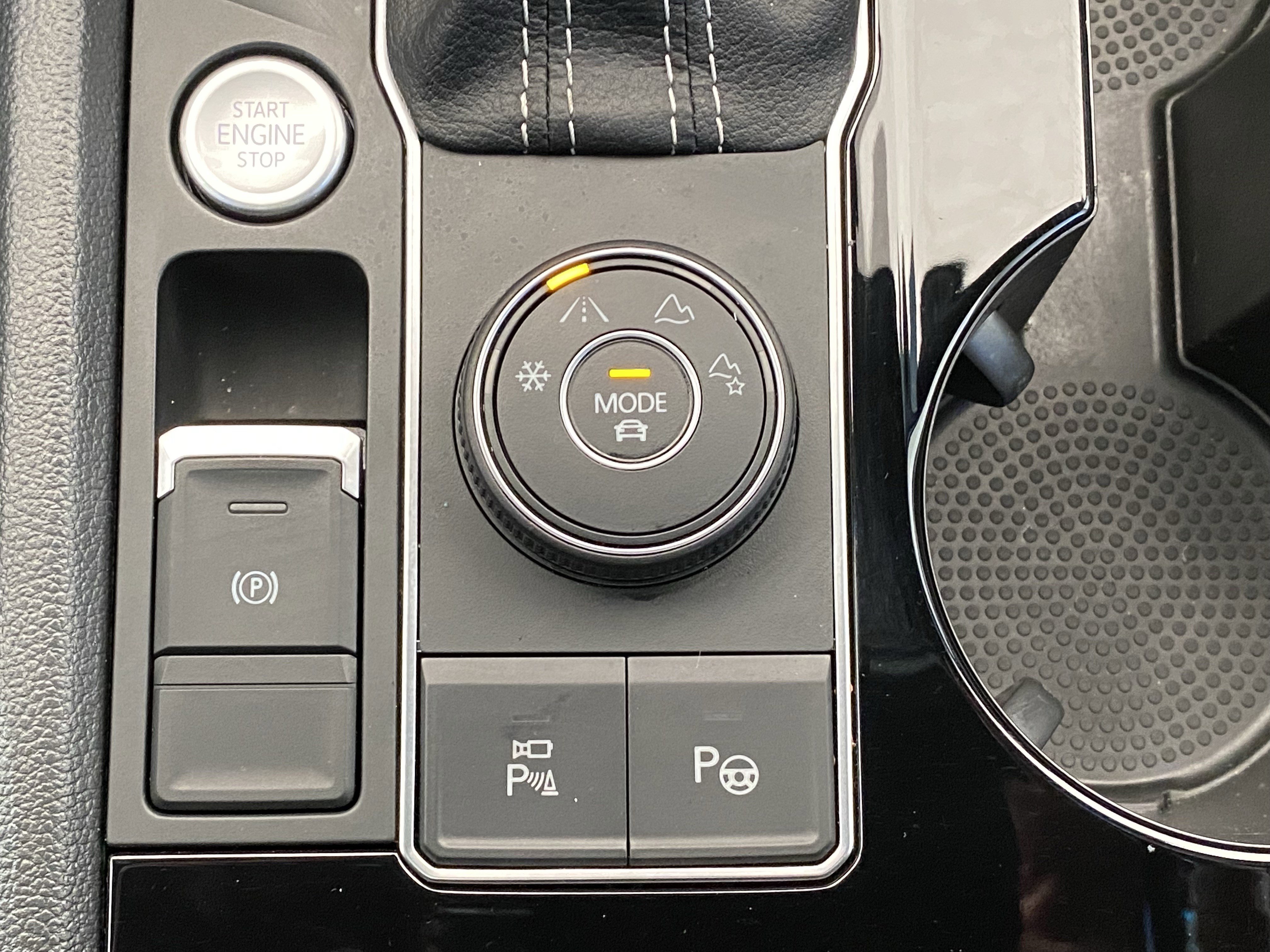 Certified 2023 Volkswagen Atlas Cross Sport SEL Premium R-Line AWD/4WD image 38