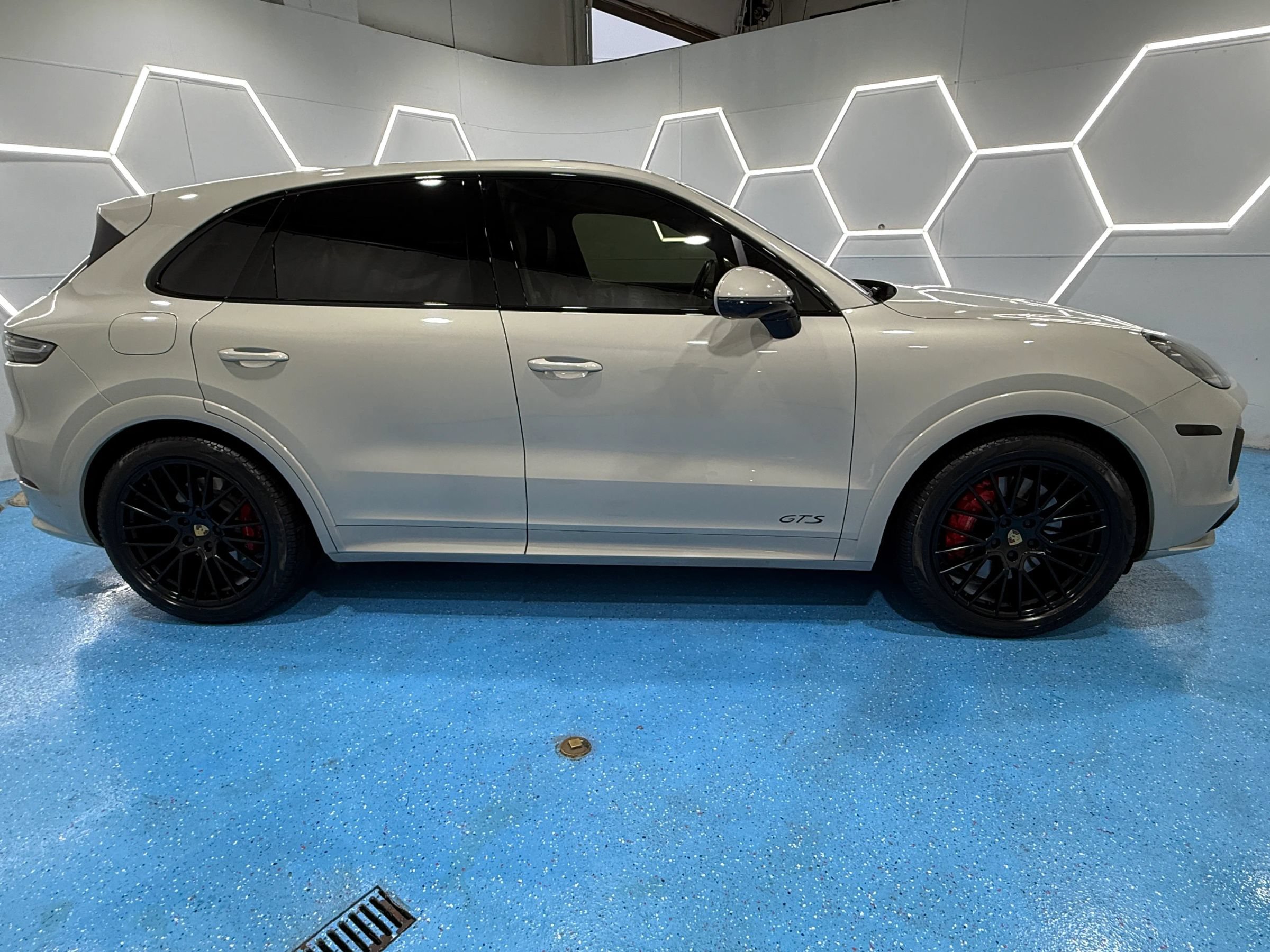 Used 2021 Porsche Cayenne GTS AWD/4WD image 4