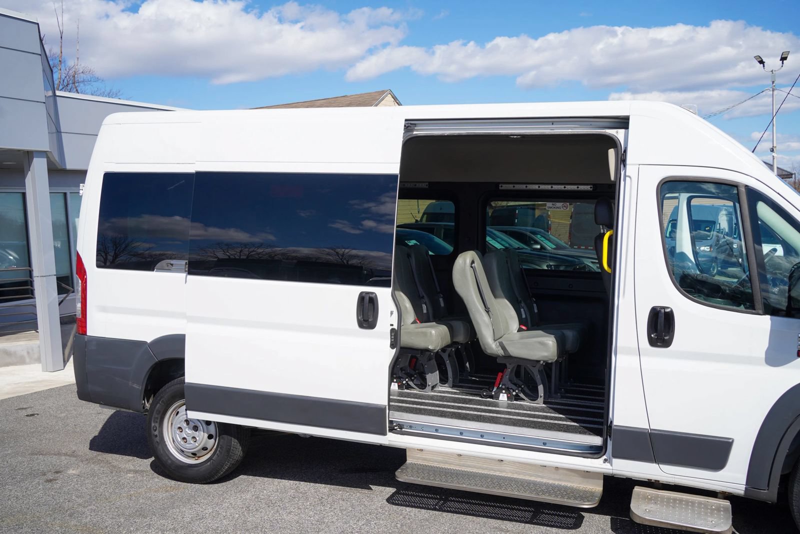 Used 2016 RAM ProMaster 2500 w/ Premium Appearance Group FWD image 11