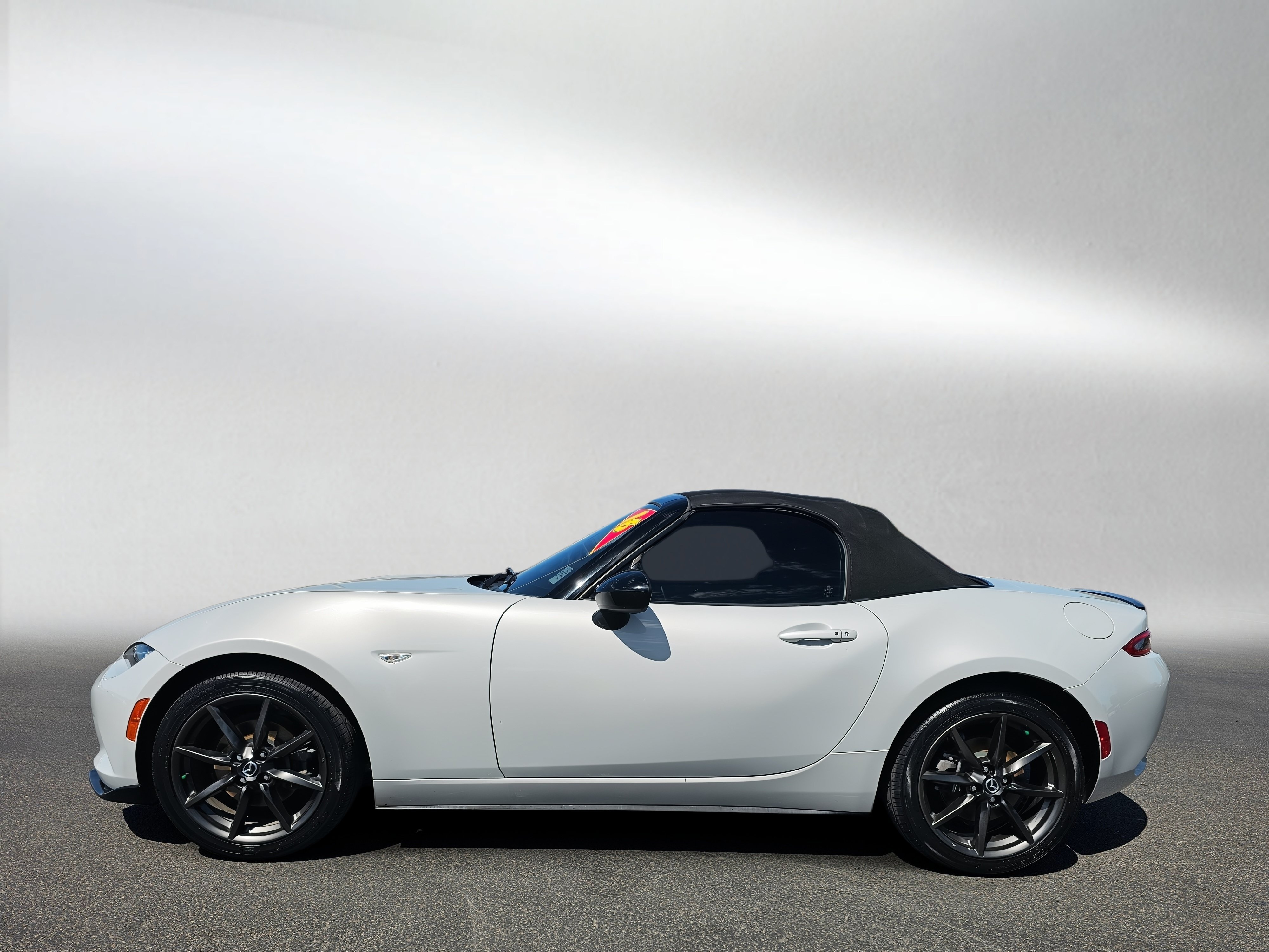 Used 2016 MAZDA MX-5 Miata Club RWD image 2
