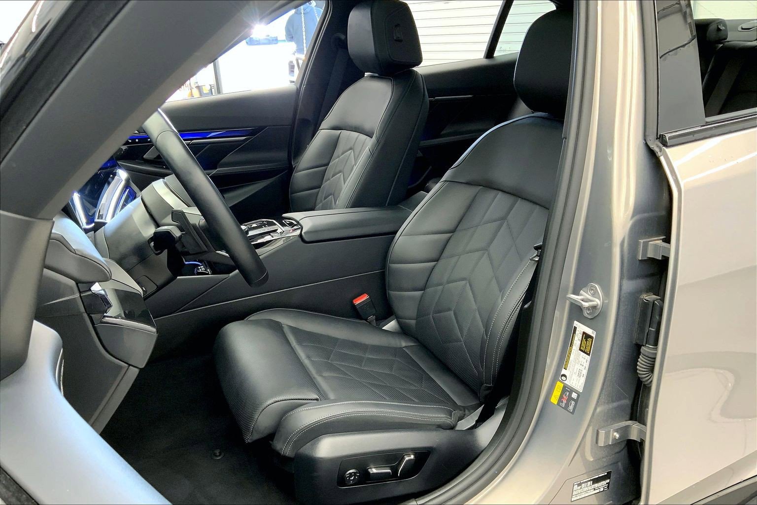 Used 2024 BMW i5 M60 w/ Premium Package image 4