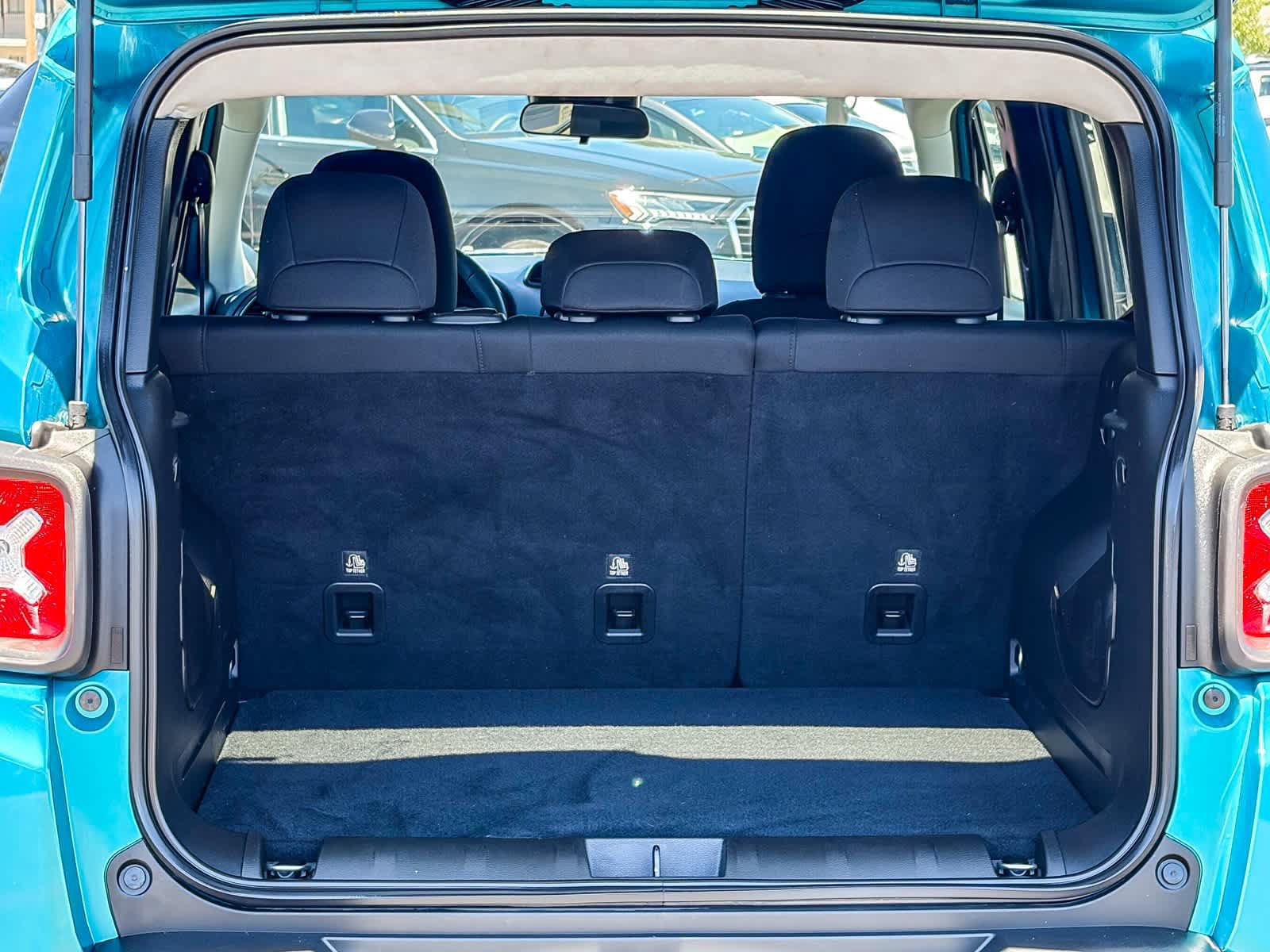 Used 2022 Jeep Renegade Latitude AWD/4WD image 25