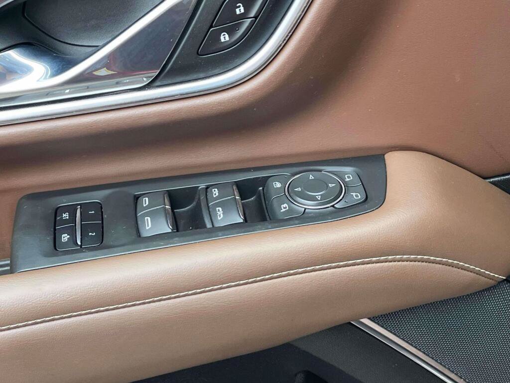 Used 2021 Chevrolet Suburban High Country AWD/4WD image 34