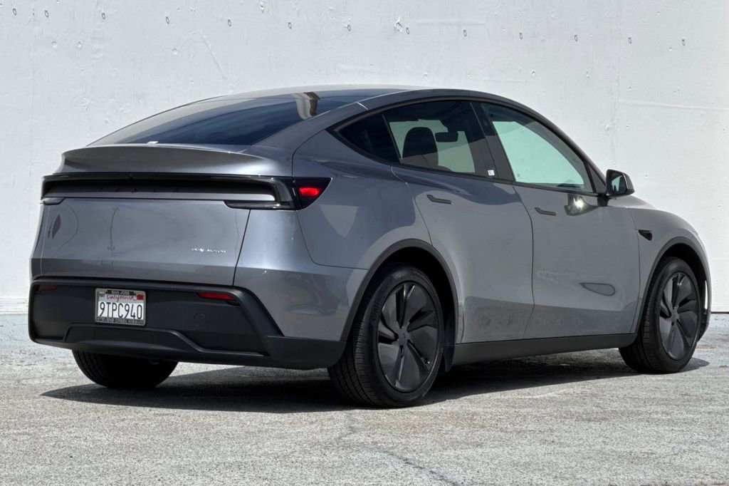 Used 2026 Tesla Model Y Long Range AWD/4WD image 3