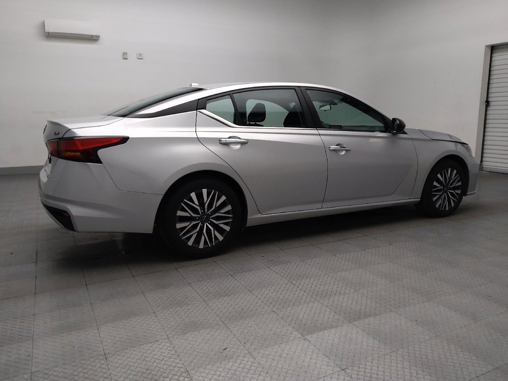 Used 2024 Nissan Altima 2.5 SV image 10
