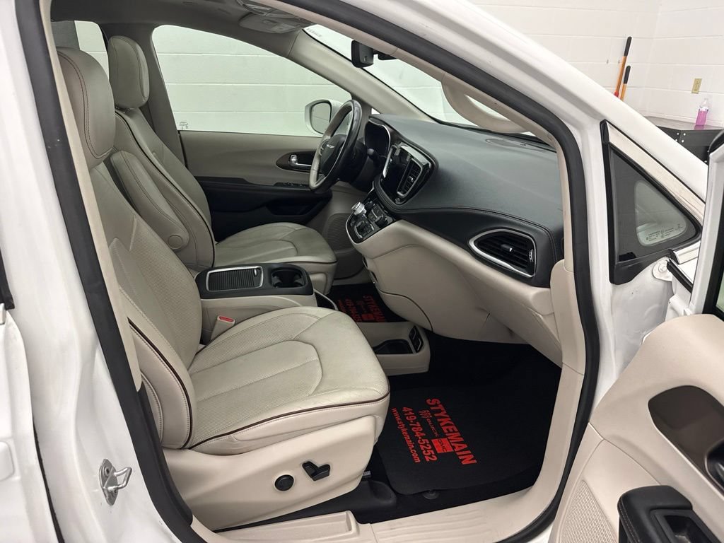 Used 2020 Chrysler Pacifica Limited FWD image 53