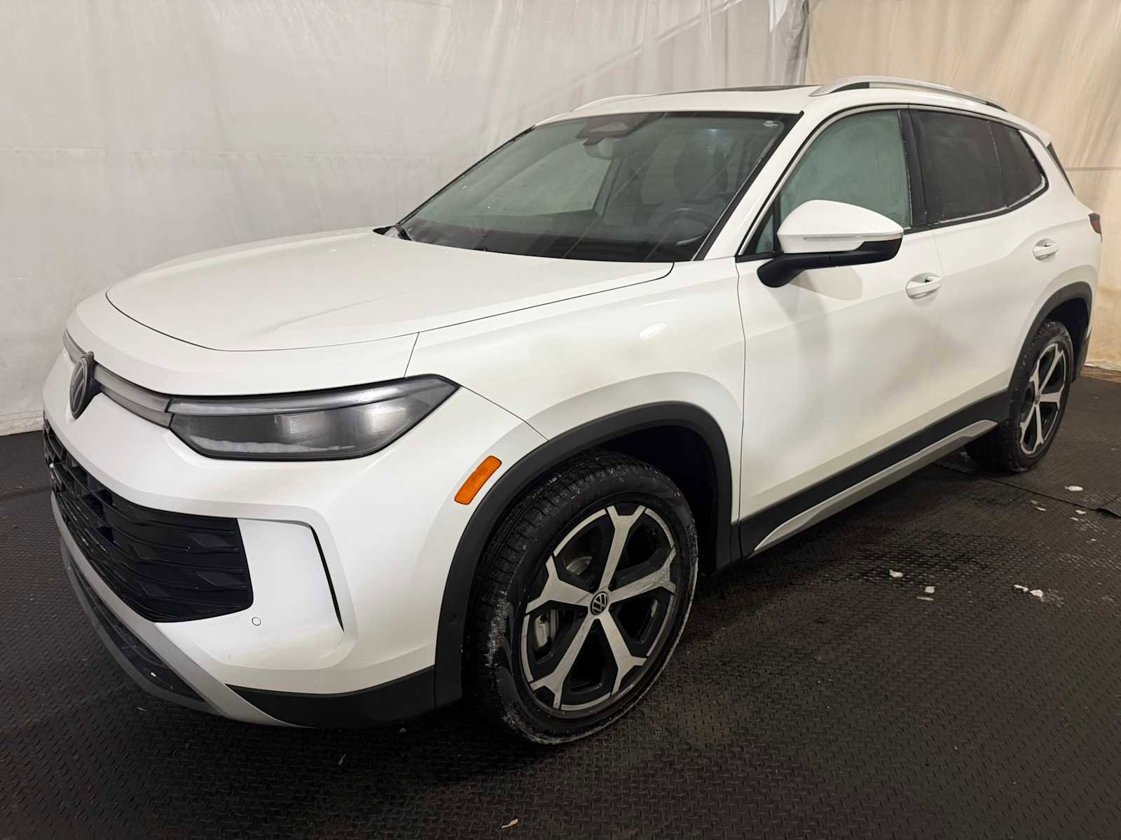 Certified 2025 Volkswagen Tiguan SE w/ Panoramic Sunroof Package image 6