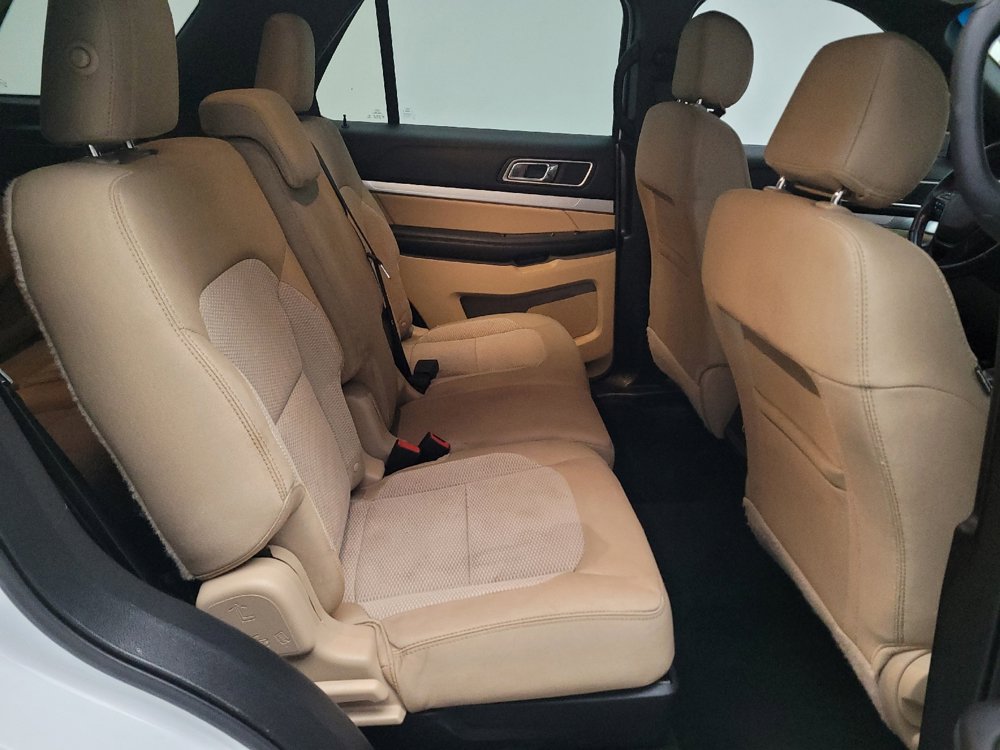 Used 2016 Ford Explorer XLT image 19