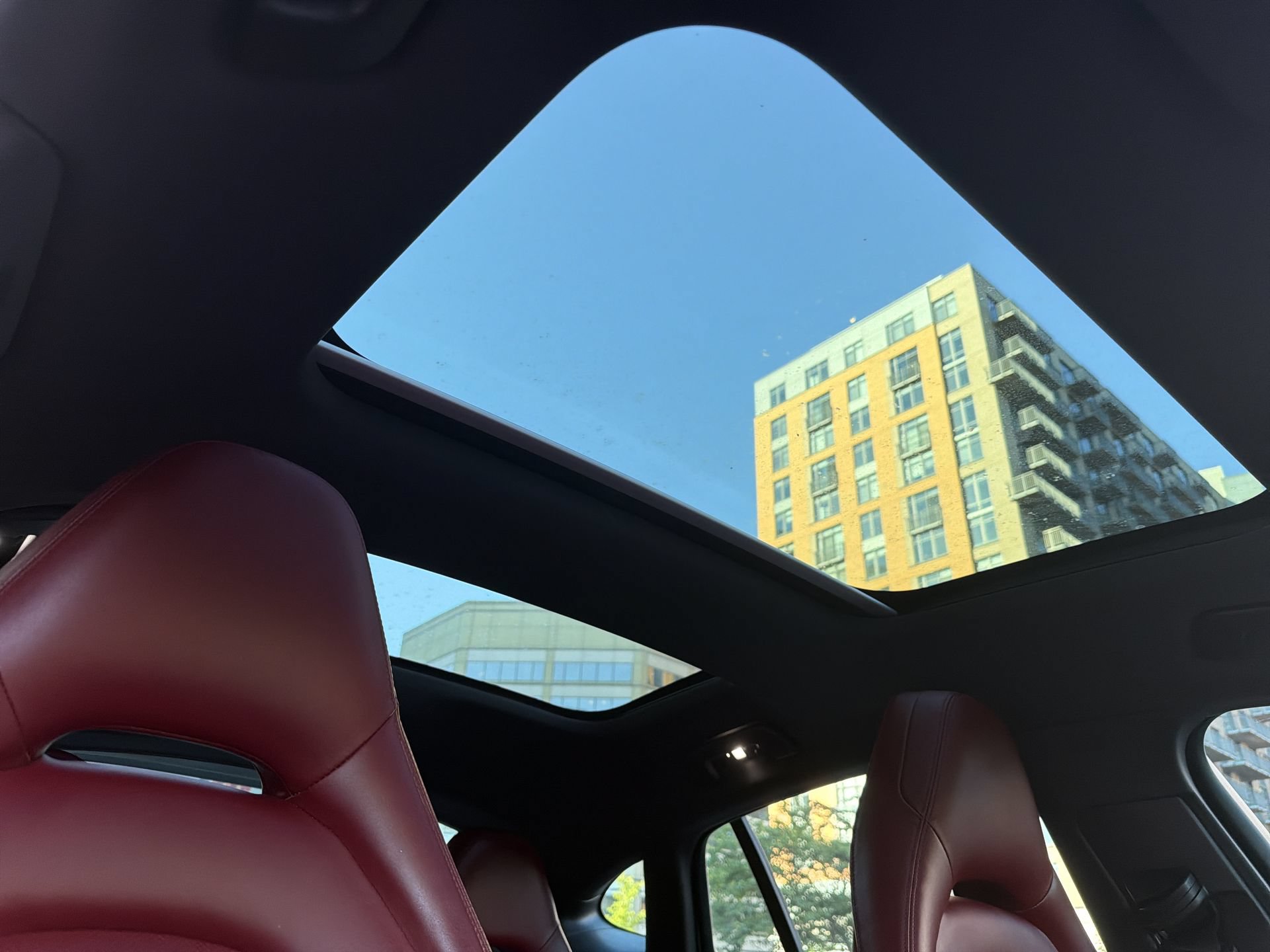Used 2018 Porsche Panamera RWD image 16