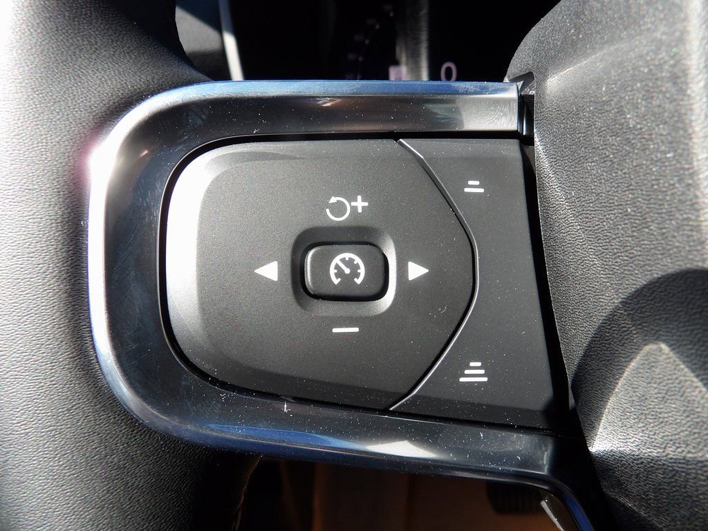 New 2026 Volvo XC40 B5 Plus w/ Protection Package Premier AWD/4WD image 17