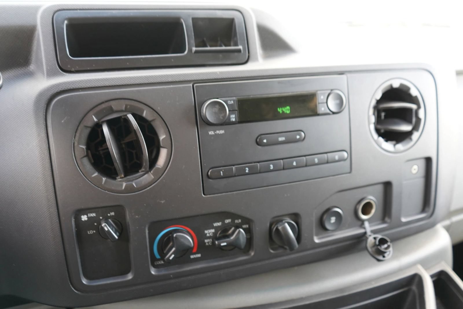 Used 2013 Ford E-150 and Econoline 150 RWD image 12
