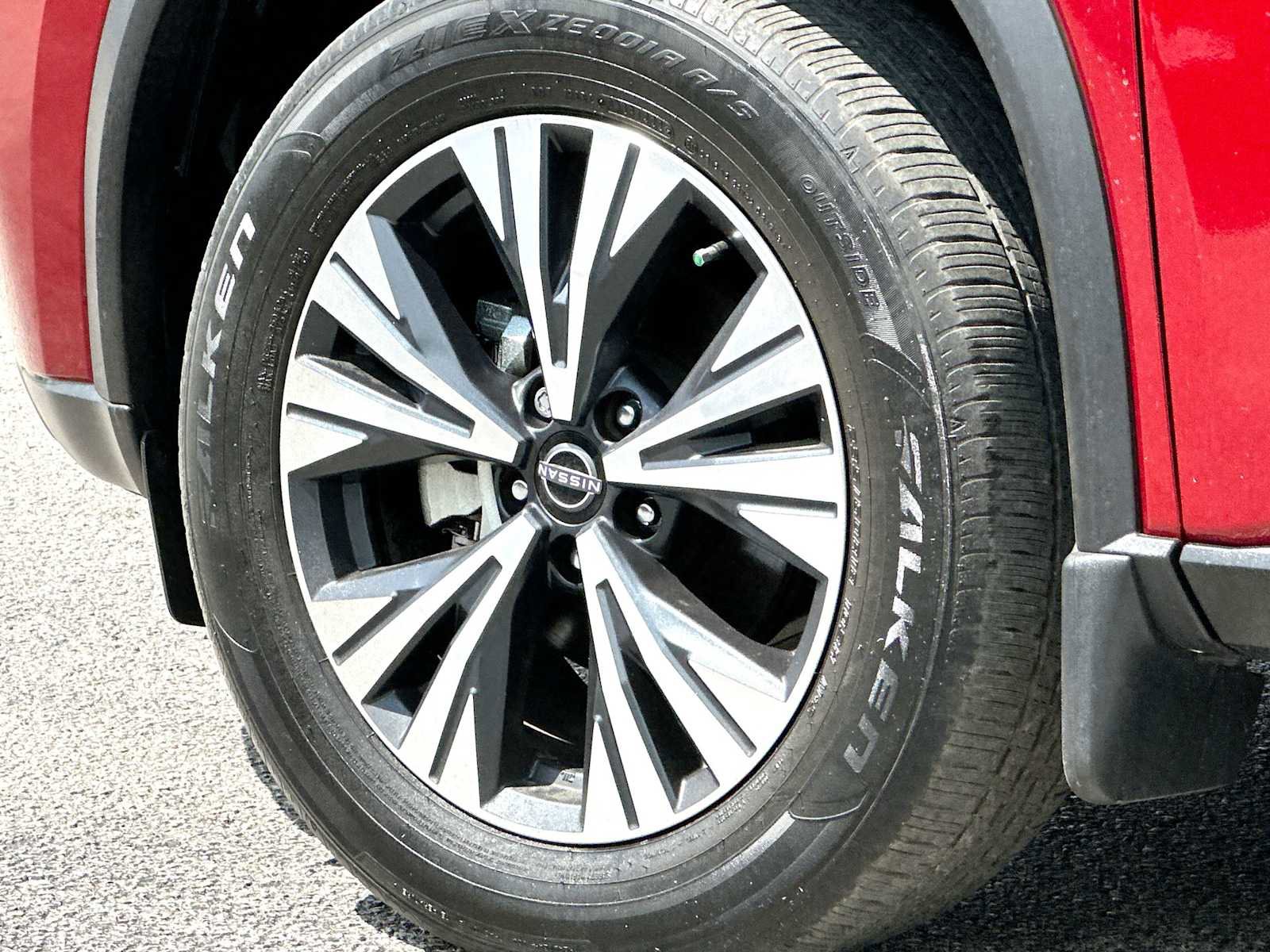 Used 2023 Nissan Rogue SV image 11
