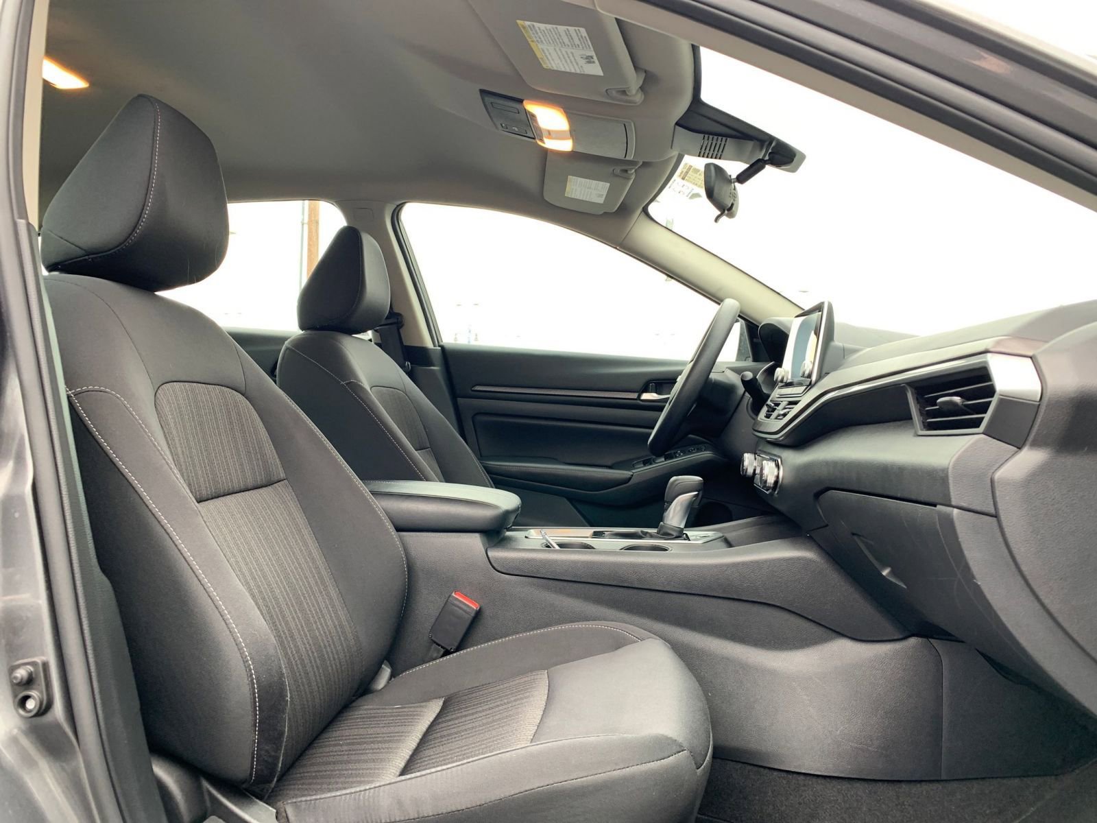 Used 2025 Nissan Altima 2.5 SV image 37