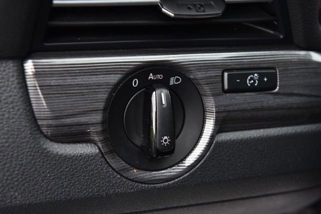 Certified 2020 Volkswagen Passat 2.0T R-Line FWD image 12
