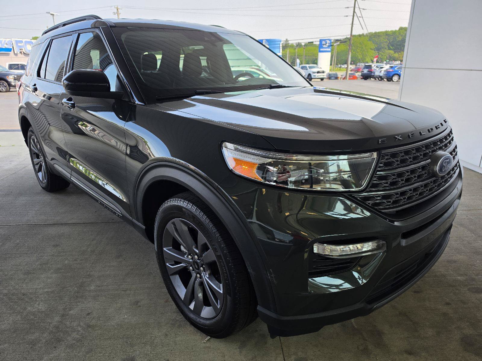 Used 2024 Ford Explorer XLT w/ Equipment Group 202A AWD/4WD image 8