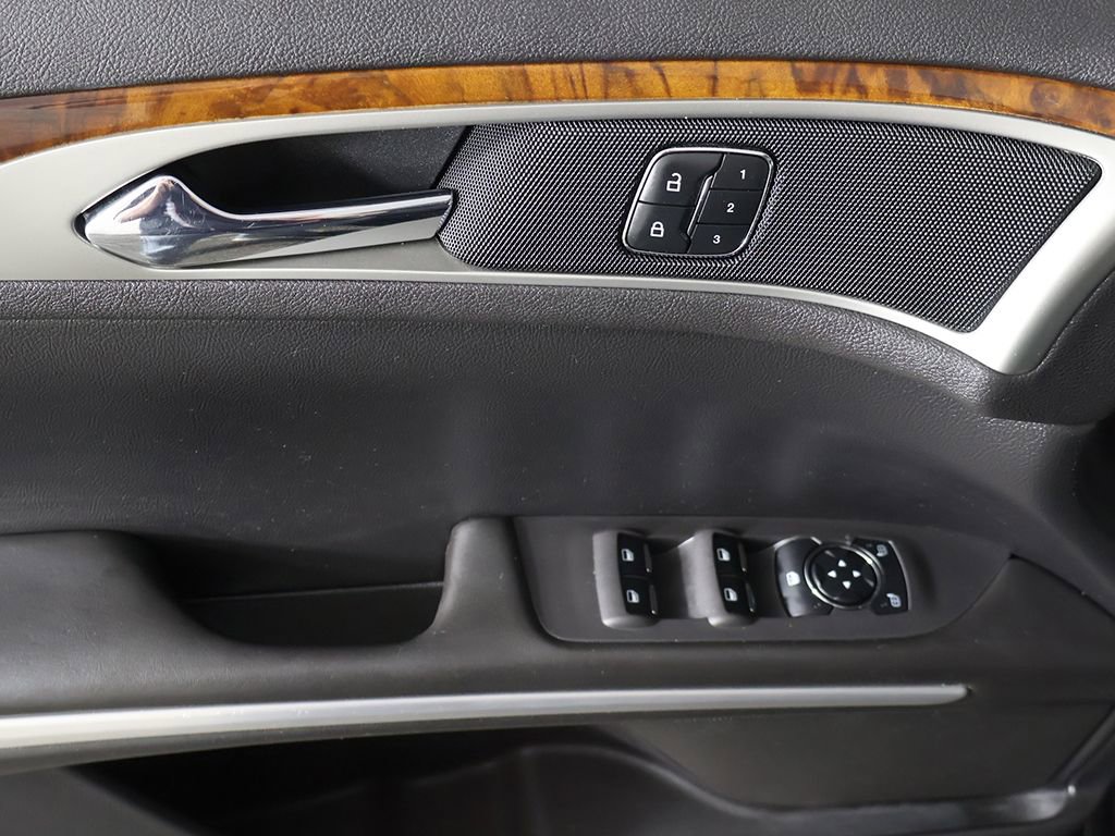 Used 2014 Lincoln MKZ image 33