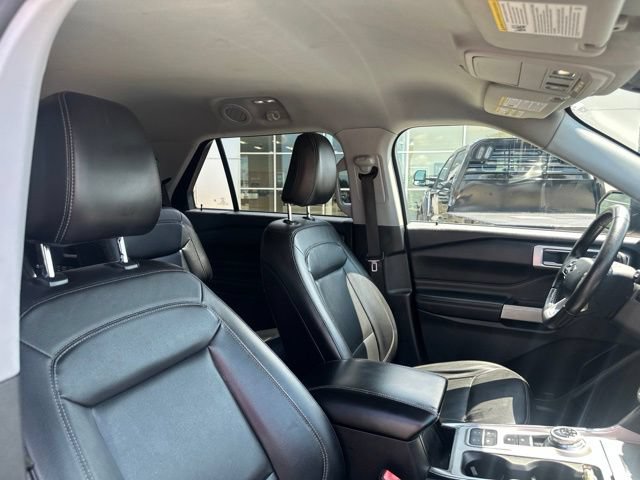 Used 2021 Ford Explorer XLT w/ Equipment Group 202A RWD image 9
