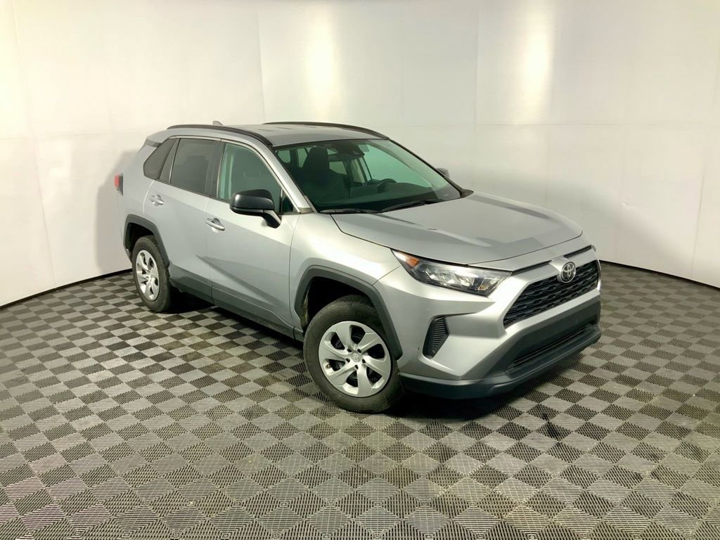 Used 2021 Toyota RAV4 LE image 3