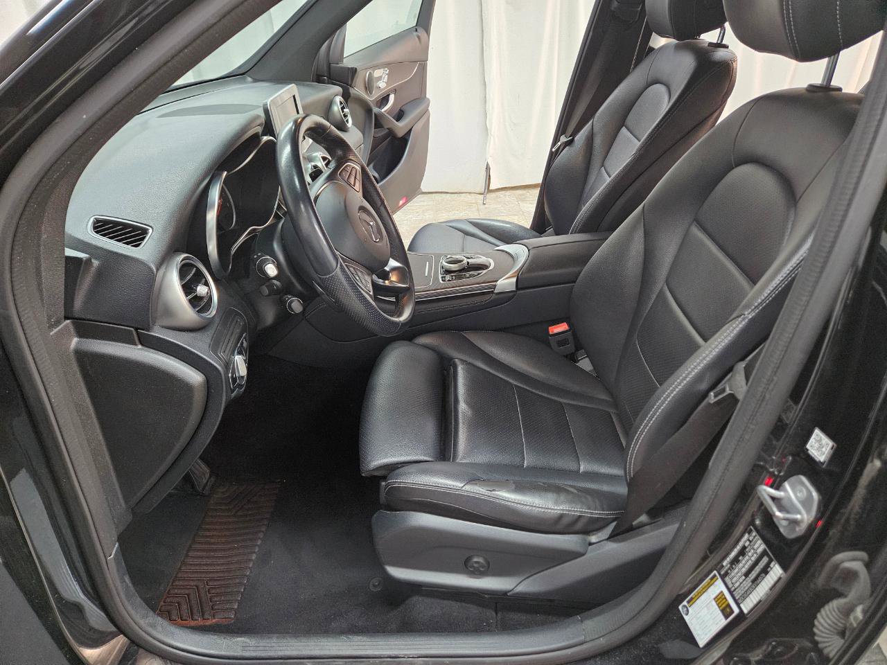 Used 2019 Mercedes-Benz GLC 300 4MATIC image 13