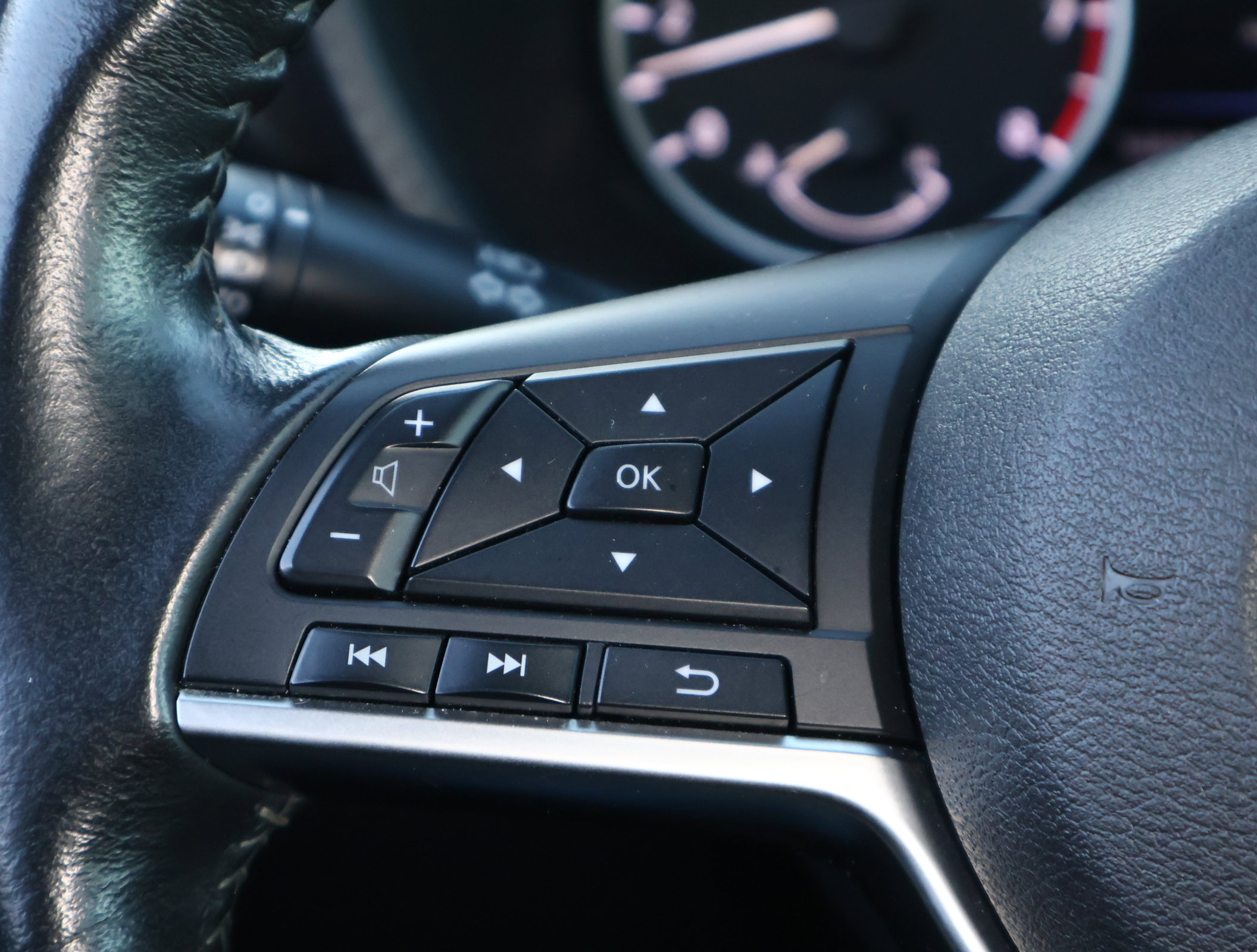 Used 2023 Nissan Sentra SV image 13