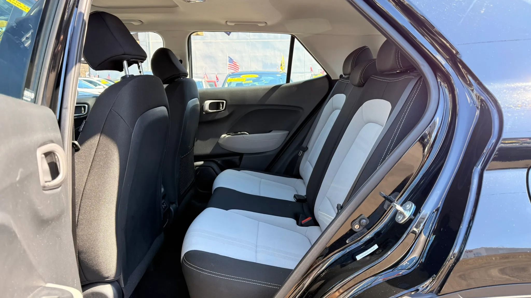 Used 2025 Hyundai Venue SEL image 13